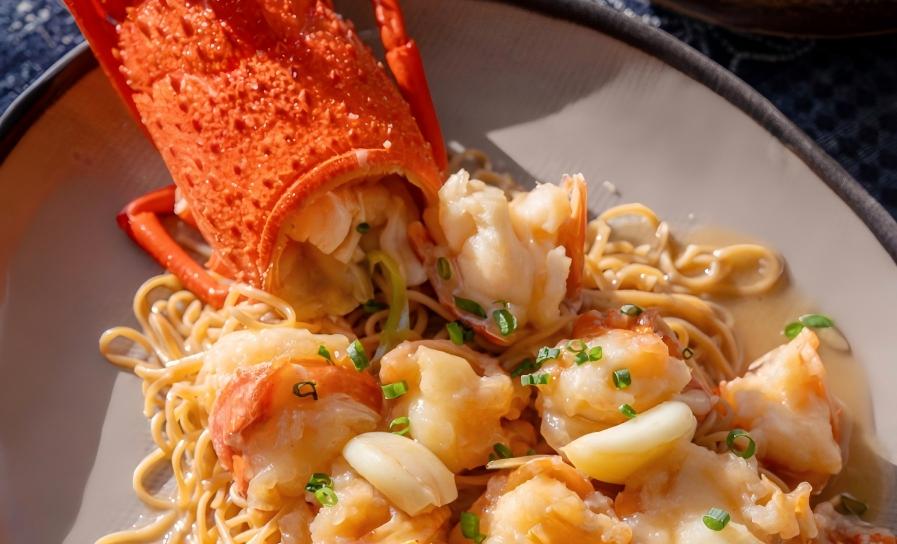 Lobster with Noodles